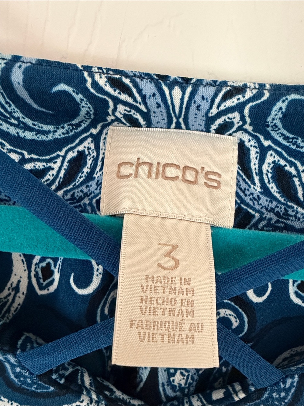 Chico's Blue Paisley Scoop-Neck 3/4 Sleeve Top, size 3 - Picture 4 of 6